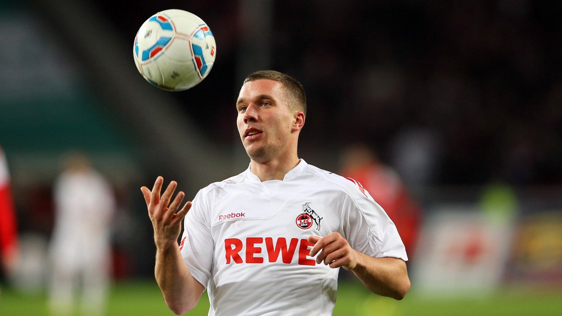 中澳接力赛后互相致意展风度,中澳之间