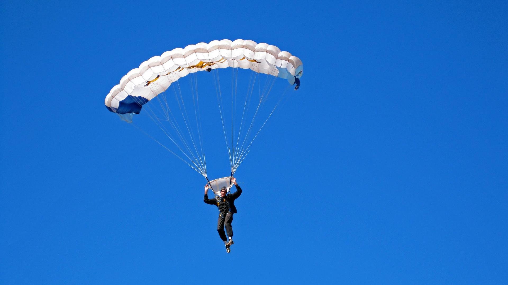 掘金训练课后安排战术测试检验球员理解度，掘金的战术