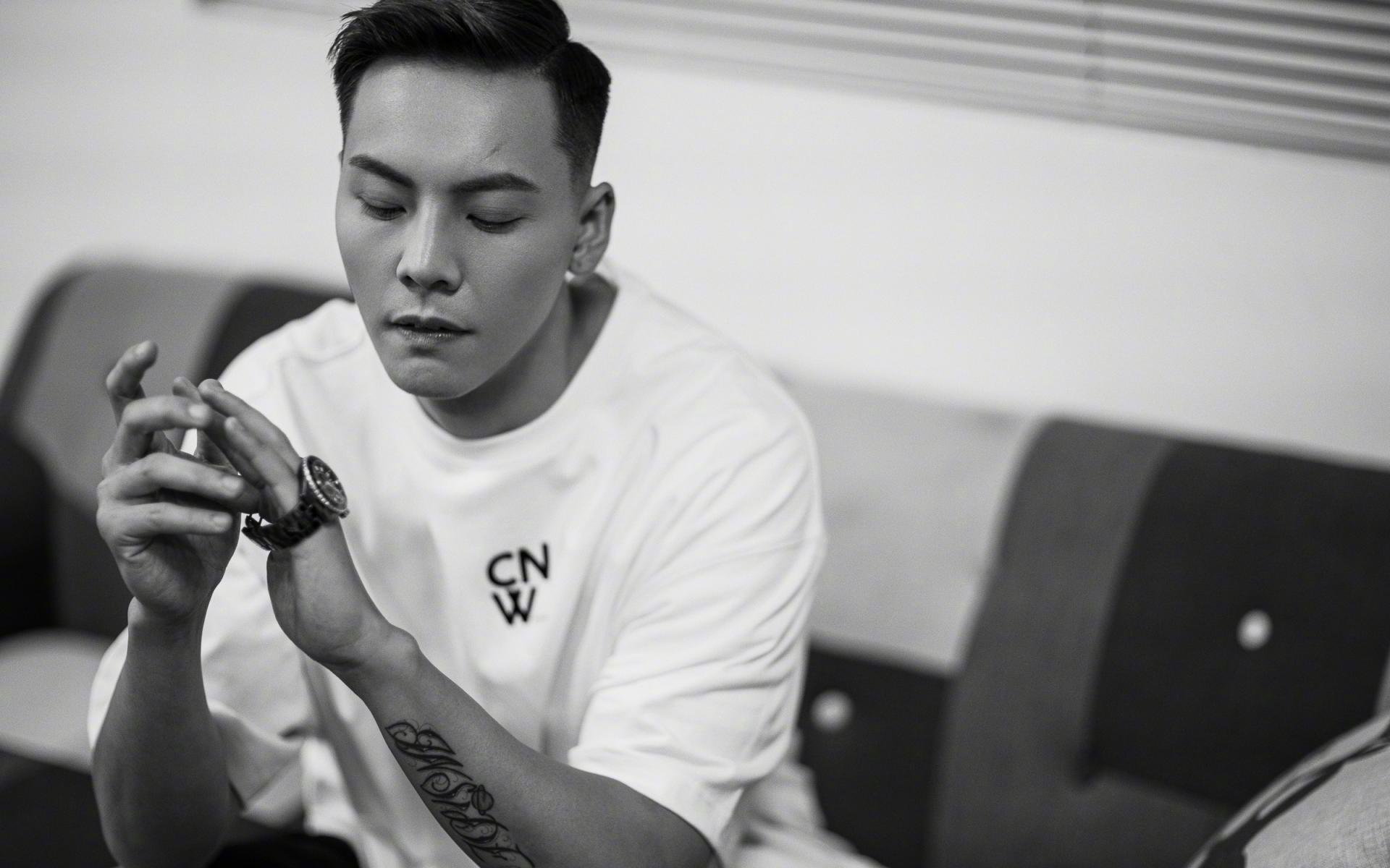 乐鱼体育入口-英超战火燎原：攻势如潮，第一时间创造奇迹，英超榜首大战